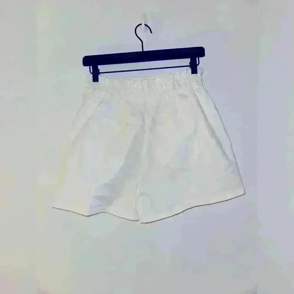 LOFT Button Front High Rise Paperbag Pull On Denim Shorts in White, Never worn - Picture 3 of 4